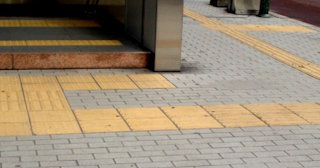 Тактильная плитка ПВХ в Новоалтайске - купить от 716 руб. в ТротуарнаяПлитка