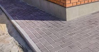 Укладка плитки на отмостку: Цена от 818 руб. в Новоалтайске от ТротуарнаяПлитка
