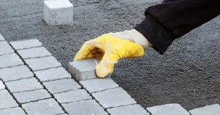 Укладка тротуарной плитки 50 на 50 в Новоалтайске в октябре