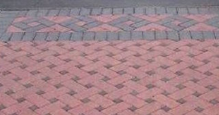 Укладка тротуарной плитки на старое бетонное основание в Новоалтайске в октябре