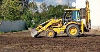 Выравнивание рельефа в Новоалтайске в октябре